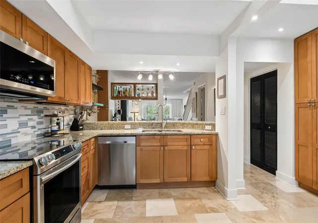 4th image of 2599 Dolly Bay Dr #302, Palm Harbor, FL 34684 | MLS# TB8502696