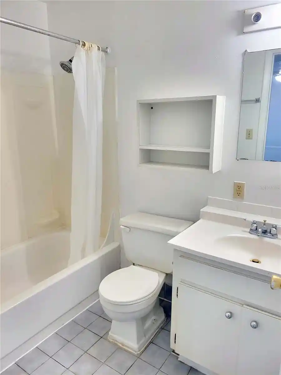 Listing Photo 2 - Condo for sale in 914 Sw 8Th Ave located at 914 Sw 8Th Ave, Gainesville, FL 32601 - Unit #26