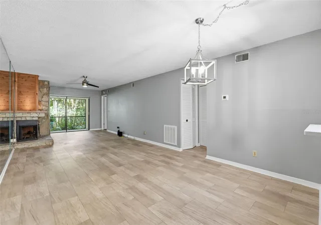 Listing Photo 4 - Condo for sale in building located at 3163 Landmark Dr, CLEARWATER, FL 33761 - Unit #615