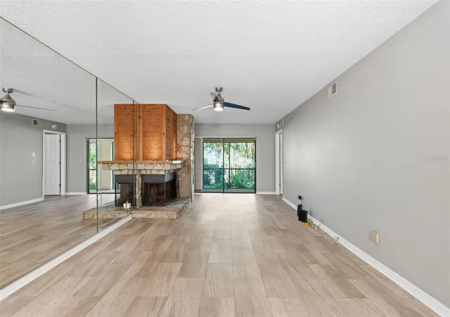 Listing Photo 5 - Condo for sale in building located at 3163 Landmark Dr, CLEARWATER, FL 33761 - Unit #615