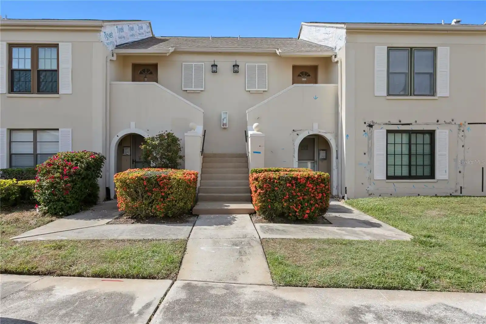 Listing Photo 1 - Condo for sale in 2453 Kingfisher Ln located at 2453 Kingfisher Ln, Clearwater, FL 33762 - Unit #G202