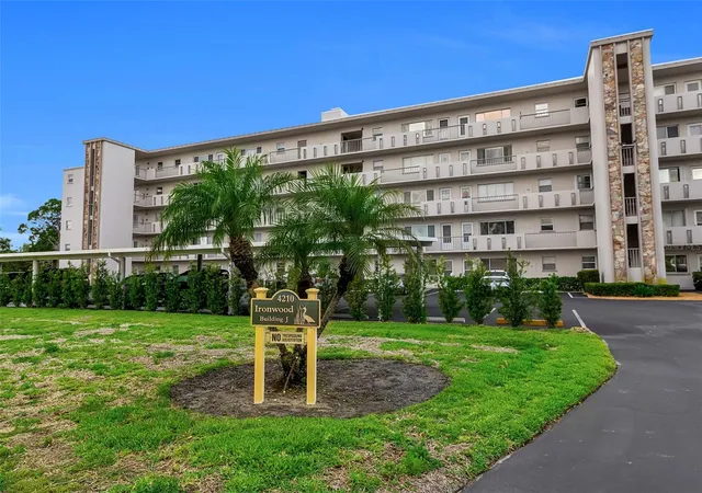 2nd image of 4210 Ironwood Cir #403J, Bradenton, FL 34209 | MLS# A4691751