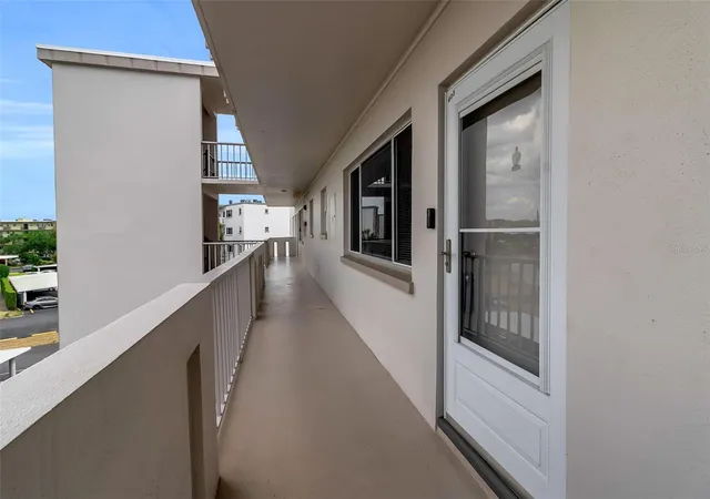 3rd image of 4210 Ironwood Cir #403J, Bradenton, FL 34209 | MLS# A4691751