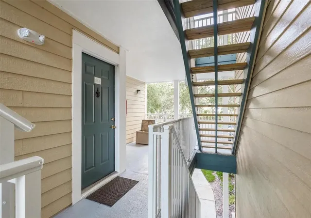 3rd image of 4107 Chatham Oak Ct, Tampa, FL 33624
