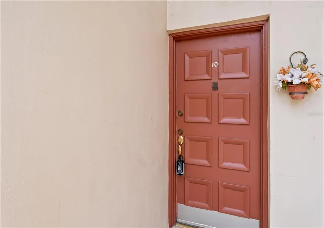 Photo 1 of Condo for sale at 500 Orange Dr #10, Altamonte Springs, FL 32701 | MLS# O6403104 | Listing updated on 2026-10-05
