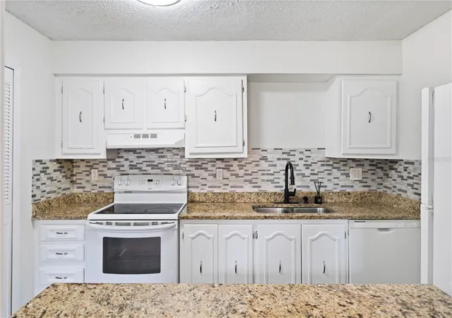Photo 4 of Condo for sale at 500 Orange Dr #10, Altamonte Springs, FL 32701 | MLS# O6403104 | Listing updated on 2026-10-11
