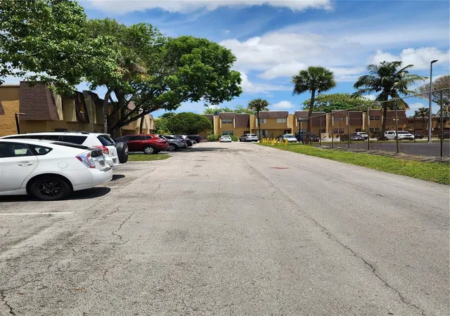 5th image of 5733 Blueberry Ct #119, Lauderhill, FL 33313 | MLS# C7525483