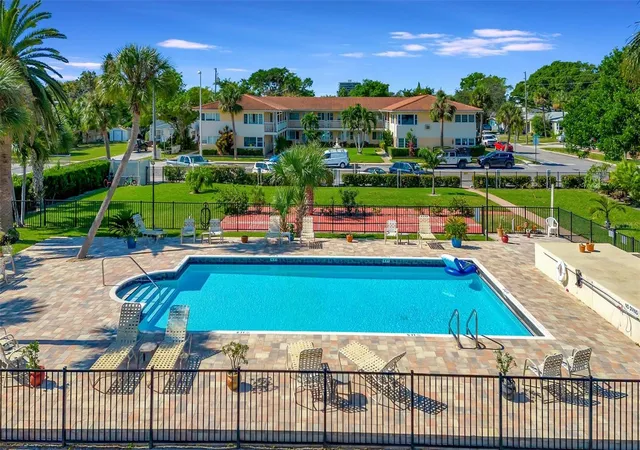 Homes for sale in St Pete Beach, FL | 340 78th Ave, St Pete Beach, FL 33706 | MLS# A4691778