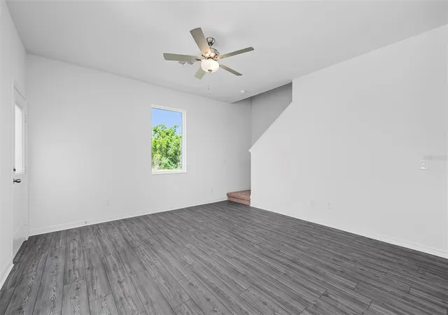 Photo 5 of Townhouse for sale at 575 Bay Leaf Dr, Kissimmee, FL 34759 | MLS# O6403148 | Listing updated on 2026-06-15