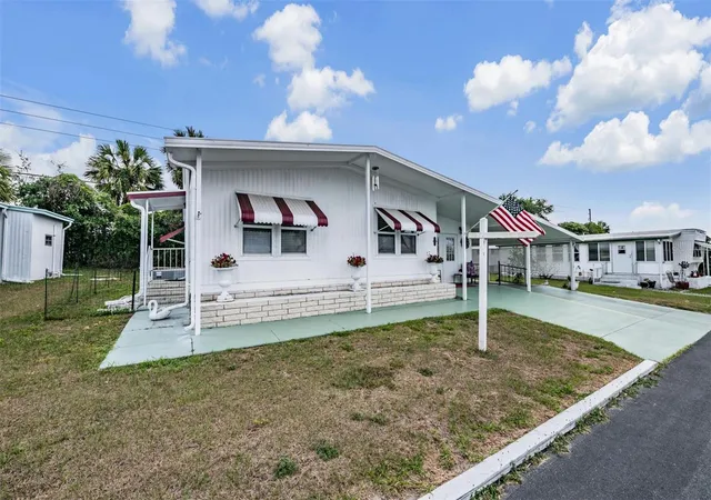 4th image of 7048 El Meyers St, Zephyrhills, FL 33541 | MLS# TB8502875