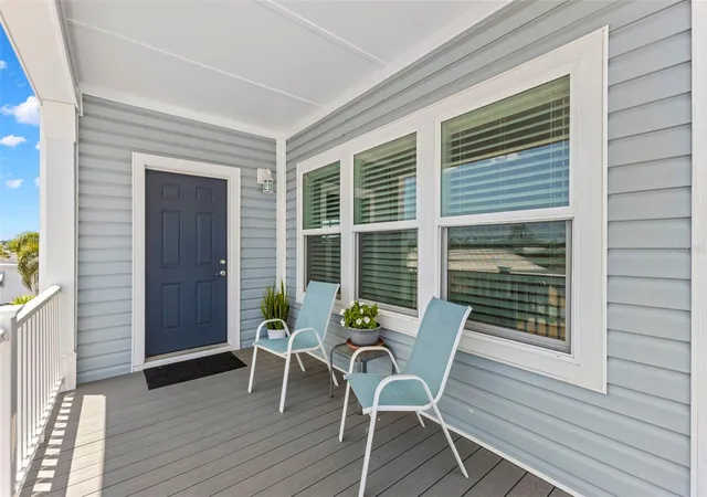 Photo 3 of Manufactured home for sale at 563 Mount Piney Ave NE #691, Saint Petersburg, FL 33702 | MLS# TB8502882 | Listing updated on 2026-10-27