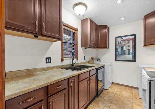 Listing Photo 4 - Condo for sale in building located at 4340 Aqua Vis Dr, ORLANDO, FL 32839 - Unit #A