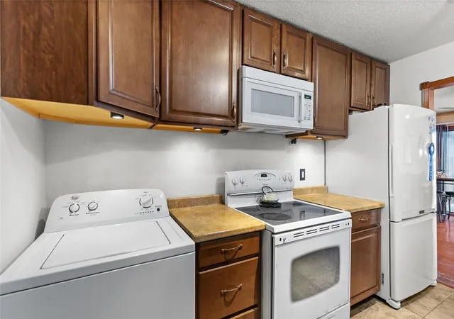 Listing Photo 5 - Condo for sale in building located at 4340 Aqua Vis Dr, ORLANDO, FL 32839 - Unit #A