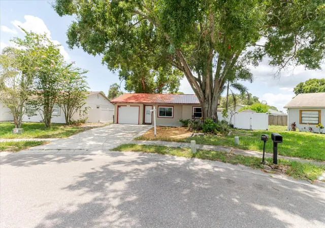 Photo 1 of Single family home for sale at 2009 Peppertree Ct, Oldsmar, FL 34677 | MLS# O6403164 | Listing updated on 2026-10-08