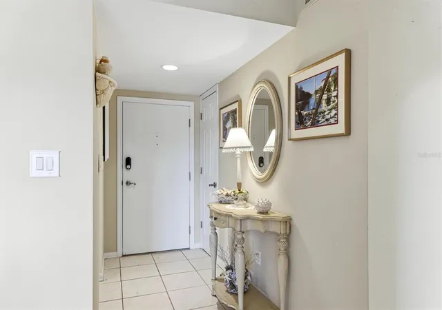 Listing Photo 4 - Condo for sale in building located at 1215 S Portofino Dr, Sarasota, FL 34242 - Unit #406