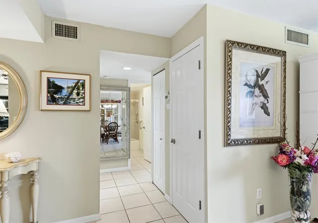 Listing Photo 5 - Condo for sale in building located at 1215 S Portofino Dr, Sarasota, FL 34242 - Unit #406