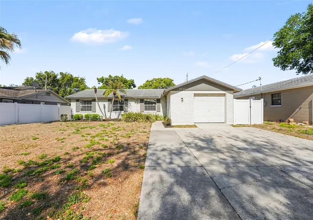 Homes for sale in Lakeland, FL | 1615 Seneca Ave, Lakeland, FL 33801 | MLS# O6403193