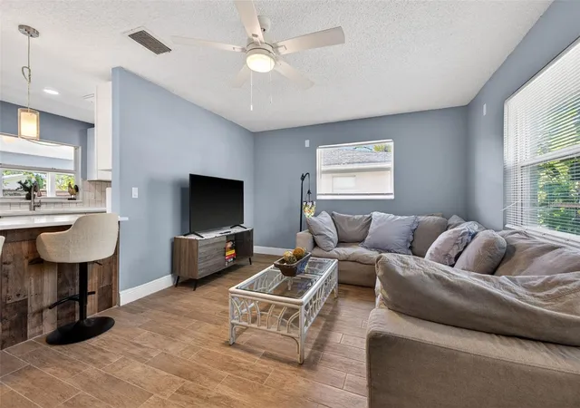 3rd image of 5810 Venetian Blvd NE, Saint Petersburg, FL 33703 | MLS# TB8502953
