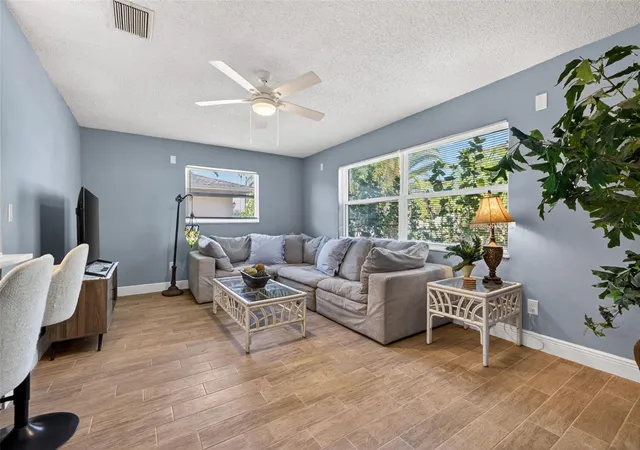 4th image of 5810 Venetian Blvd NE, Saint Petersburg, FL 33703 | MLS# TB8502953