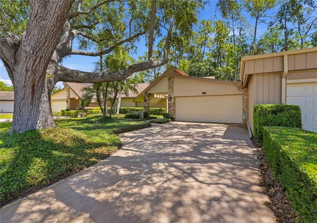 Photo 3 of Single family home for sale at 3071 Bolt Dr, Palm Harbor, FL 34685 | MLS# W7885293 | Listing updated on 2026-10-08
