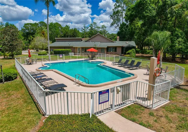 Photo 4 of House for sale at 3071 Bolt Dr, Palm Harbor, FL 34685 | MLS# W7885293 | Listing updated on 2026-10-08