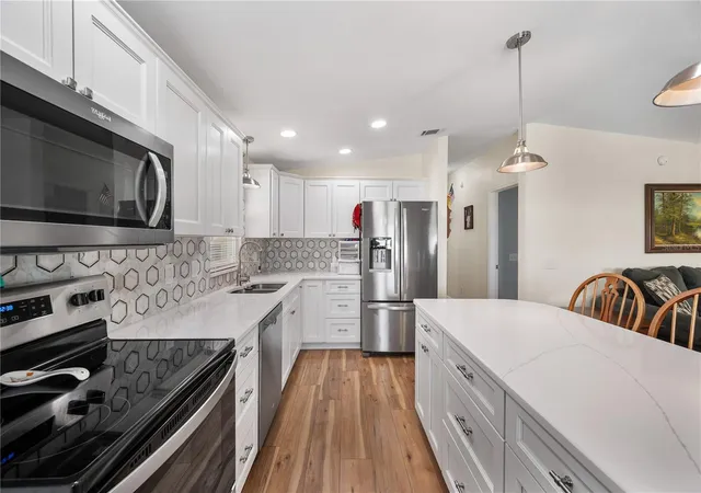 Photo 2 of Manufactured home for sale at 1502 Longbow Dr, Lakeland, FL 33810 | MLS# L4961474 | Listing updated on 2026-09-23