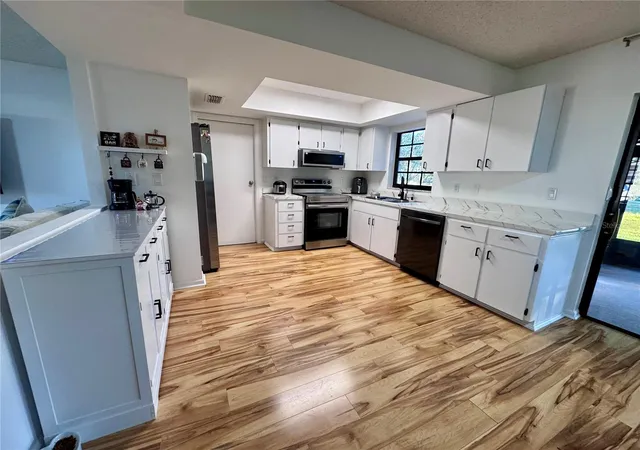 4th image of 7186 Lexington Cir, Brooksville, FL 34602 | MLS# TB8502991
