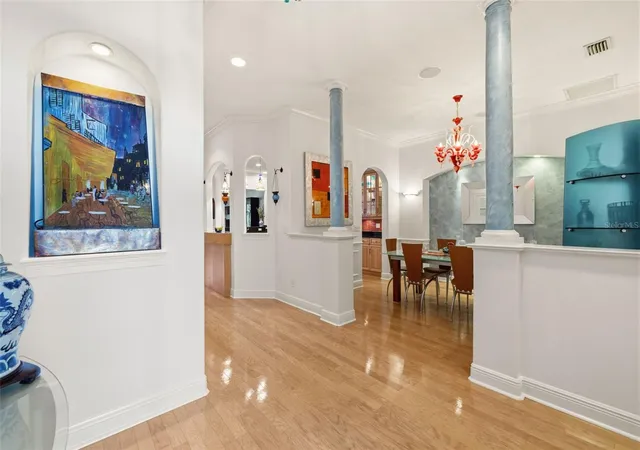 Photo 3 of Townhouse for sale at 615 Saxony Blvd, Saint Petersburg, FL | MLS# TB8503002 | Listing updated on 2026-10-24