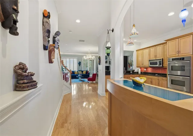 Photo 4 of Townhouse for sale at 615 Saxony Blvd, Saint Petersburg, FL | MLS# TB8503002 | Listing updated on 2026-10-24