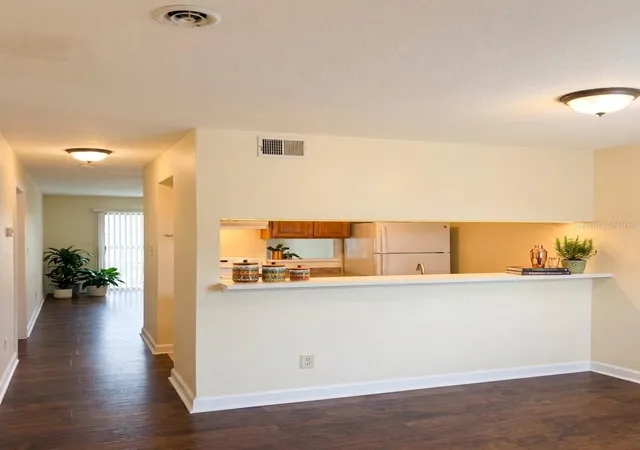 5th image of 7143 E Bank Dr, TAMPA, FL 33617