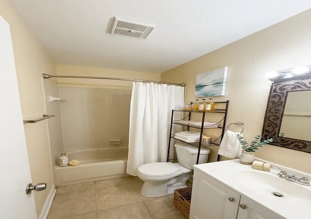 2nd image of 7143 E Bank Dr, TAMPA, FL 33617