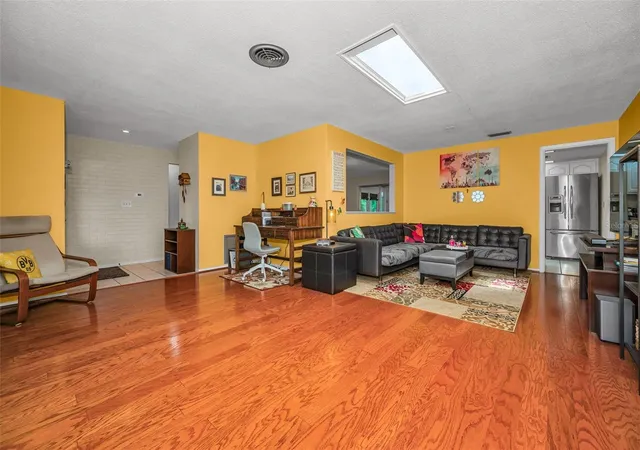 5th image of 1368 Williams Dr, Clearwater, FL 33764 | MLS# TB8503053