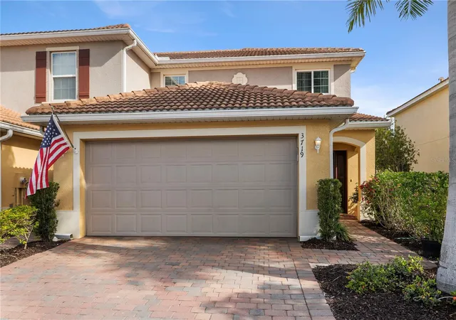 Photo 2 of Townhouse for sale at 3719 Crofton Ct, Fort Myers, FL 33916 | MLS# C7525510 | Listing updated on 2026-04-30