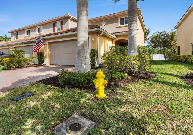 Photo 2 of Townhouse for sale at 3719 Crofton Ct, Fort Myers, FL 33916 | MLS# C7525510 | Listing updated on 2026-04-30