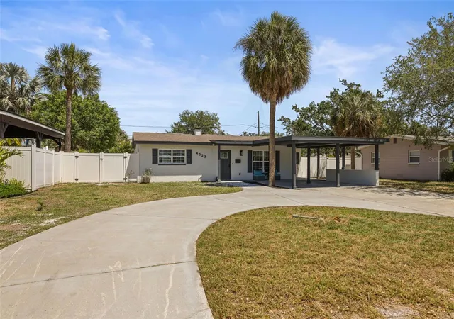 Photo 3 of Single family home for sale at 4327 Huntington St Ne, St Petersburg, FL 33703 | MLS# TB8503059 | Listing updated on 2026-09-19