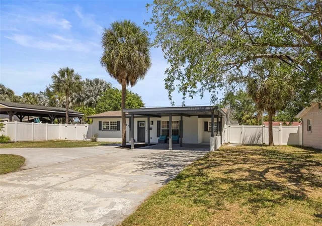 Photo 3 of Single family home for sale at 4327 Huntington St NE, St Petersburg, FL 33703 | MLS# TB8503059 | Listing updated on 2026-09-19
