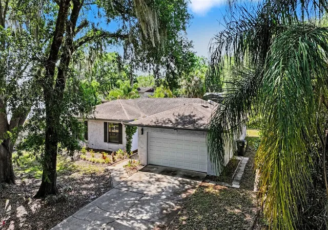 4th image of 851 Rolling Woods Ln, Lakeland, FL 33813 | MLS# TB8503074