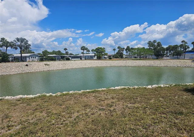 3rd image of 110 Roma Rd, Venice, FL 34285 | MLS# N6144139