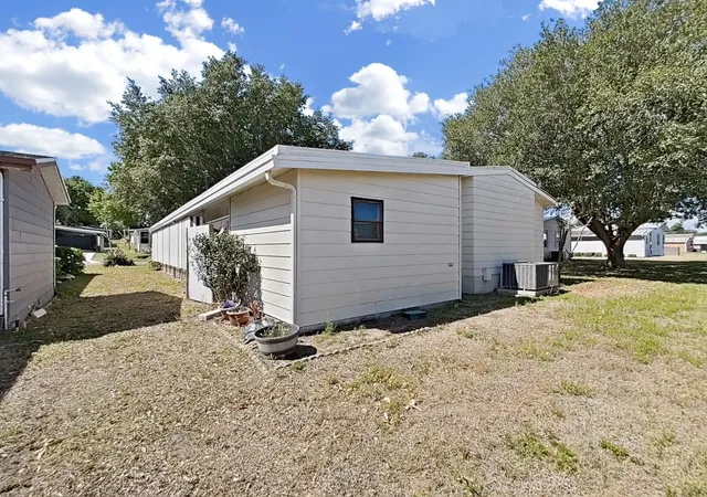 Photo 2 of Manufactured home for sale at 1688 Foxway Dr, Lakeland, FL 33810 | MLS# P4938590 | Listing updated on 2026-10-26