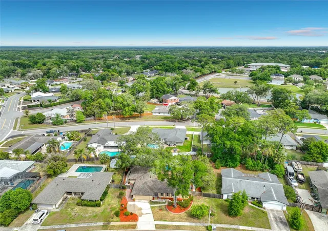 Photo 4 of Single family home for sale at 105 Cedar Oak Trl, Longwood, FL 32750 | MLS# O6403317 | Listing updated on 2026-10-10