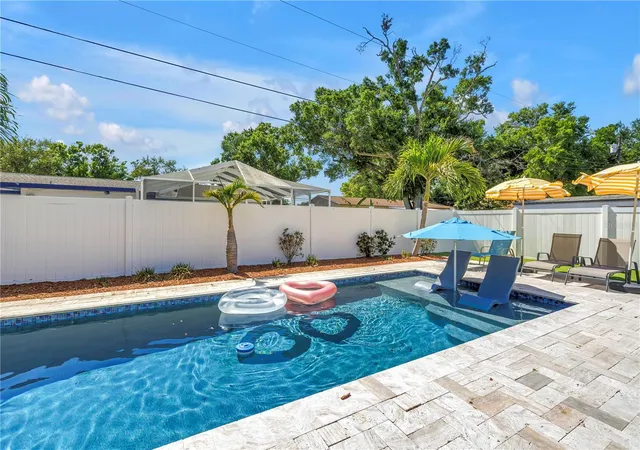 2nd image of 12096 Oak St, Largo, FL 33774 | MLS# TB8503114