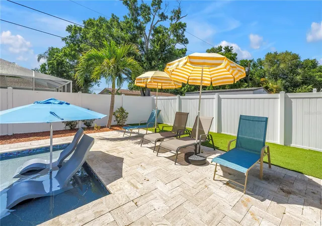 4th image of 12096 Oak St, Largo, FL 33774 | MLS# TB8503114
