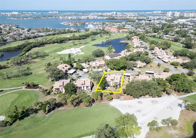 Photo 2 of Townhouse for sale at 6305 Pelican Crk Xing #D, Saint Petersburg, FL 33707 | MLS# TB8503119 | Listing updated on 2026-08-12
