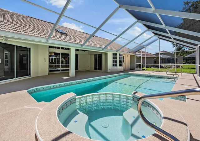 5th image of 1091 Tournament Dr, Spring Hill, FL 34608 | MLS# TB8503123