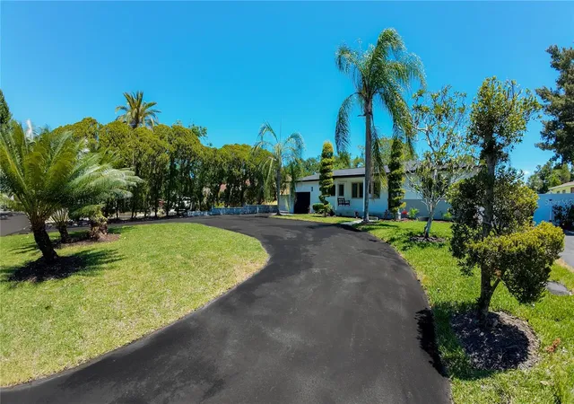 Photo 3 of Single family home for sale at 936 Alcazar Way S, Saint Petersburg, FL 33705 | MLS# TB8503129 | Listing updated on 2026-10-06