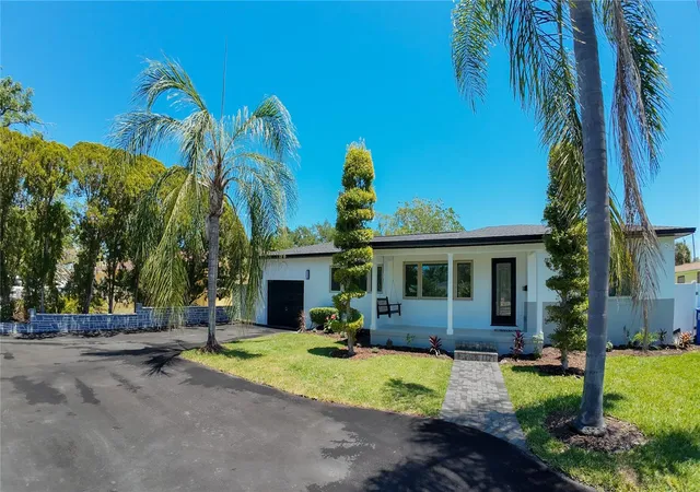 Photo 4 of Single family home for sale at 936 Alcazar Way S, Saint Petersburg, FL 33705 | MLS# TB8503129 | Listing updated on 2026-10-06