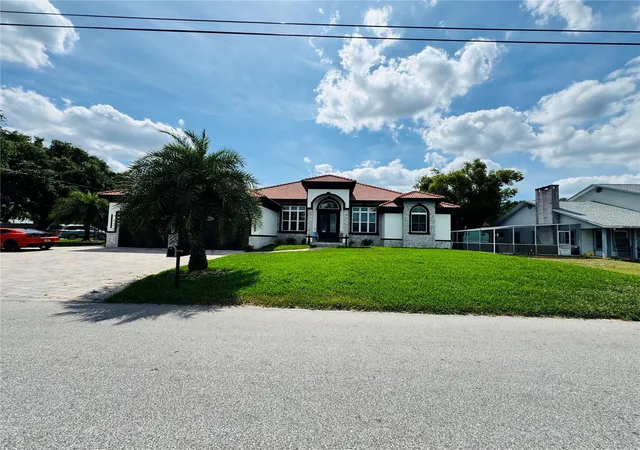 2nd image of 803 Lake Jessie Dr Dr, Winter Haven, FL 33881 | MLS# TB8503132