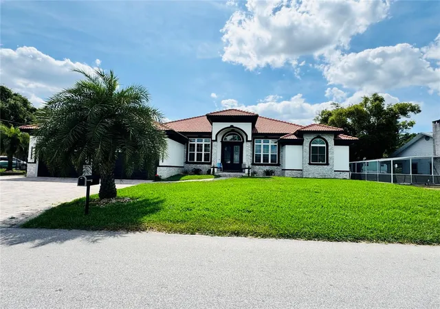 3rd image of 803 Lake Jessie Dr Dr, Winter Haven, FL 33881 | MLS# TB8503132
