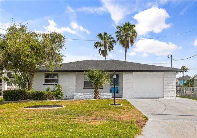 Homes for sale in Hernando Beach, FL | 3435 Gulf Coast Dr, Hernando Beach, FL 34607 | MLS# O6403337