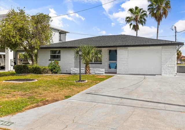 Homes for sale in Hernando Beach, FL | 3435 Gulf Coast Dr, Hernando Beach, FL 34607 | MLS# O6403337